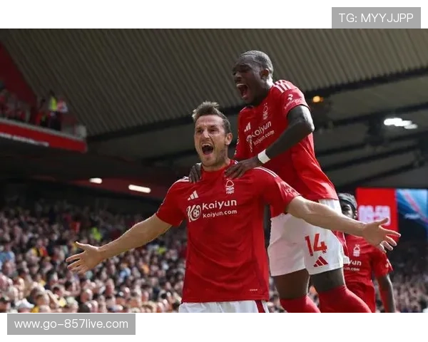 诺丁汉森林与利兹联保级战平局收场 两队同积二十六分形势胶着 诺丁汉森林与利兹联保级战平局收场 两队同积二十六分形势胶着